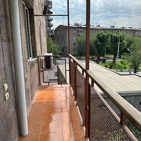 Yerevan Nice Apartment With Balcony For Rent Exterior photo